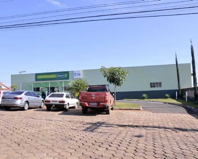 FRENTE DO HOSPITAL DE JACU-MG, POR EDSON DOS SANTOS CLARISMUNDE - JACU - MG