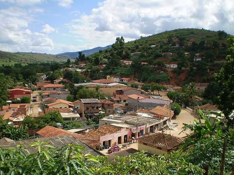 JAMPRUCA-MG-A CIDADE E AS MONTANHAS-FOTO:ADRIANO PEDROSA - JAMPRUCA - MG