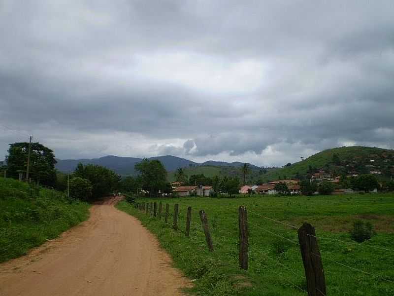 JAMPRUCA-MG-SAINDO DA CIDADE-FOTO:ADRIANO PEDROSA - JAMPRUCA - MG