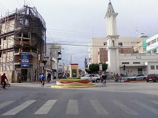 JANABA-MG-MONUMENTO NO CENTRO DA CIDADE-FOTO:RMULO HENOK - JANABA - MG