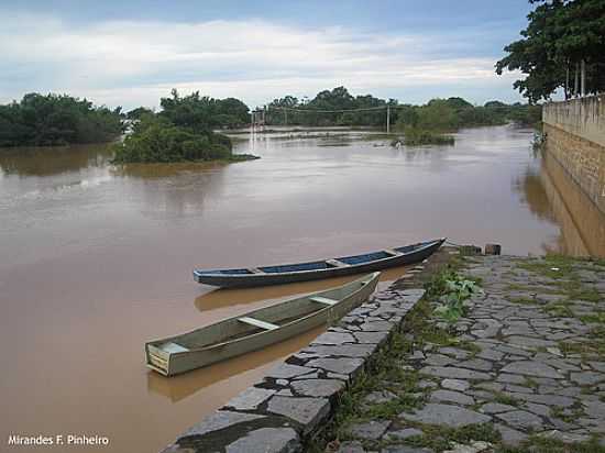 BARCOS DE PESCA NA ORLA DO RIO SO FRANCISCO EM JANURIA-MG-FOTO:MIRANDES - JANURIA - MG