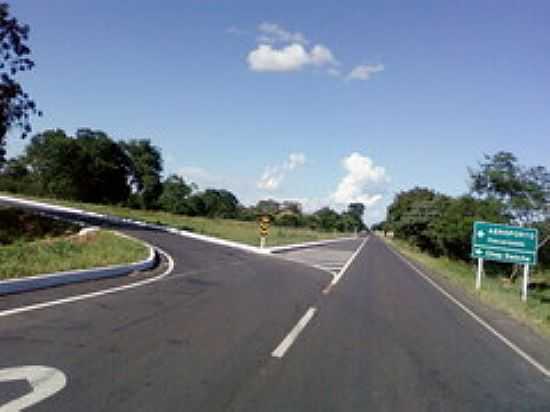 ENTRONCAMENTO DO ANEL RODOVIRIO-FOTO:RMULO HENOK - JANURIA - MG