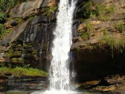 CACHOEIRA DO MUNICPIO DE SERRA VELHA- JEQUERI-MG, POR MARIA DA PENHA ASSIS  - JEQUERI - MG