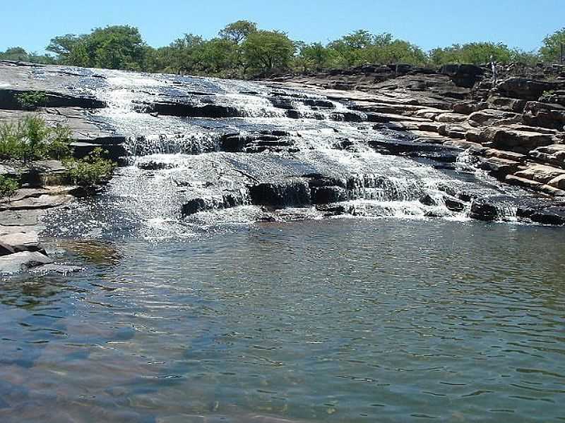 JEQUITA-MG-CASCATA NO RIO JEQUITA-FOTO:MURILOGEOVANI - JEQUITA - MG