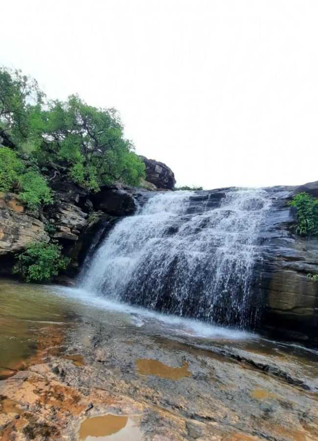 CACHOEIRA VU DAS NOIVAS, JEQUITA-MG, POR ROBSON LIMA LEITE - JEQUITA - MG