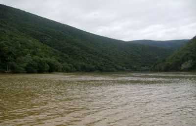 RIO  JEQUITINHONHA,COMUNIDADE POO(JEQUITINHONHA, POR ADO NUNES - JEQUITINHONHA - MG