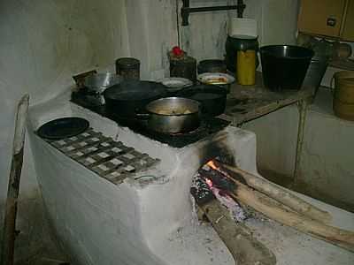 FOGO  LENHA-FOTO:ALISONBAR  - JOANSIA - MG