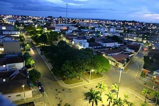 PRAA DA PREFEITURA E PARCIAL DA CIDADE-FOTO:CLEITON_VIDALOKAP2 - JOO PINHEIRO - MG