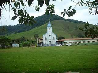 CAMPO DE LACERDINA - AO FUNDO IGREJA CATLICA E ESCOLA PROF. WANDA MARIA MOTTA MACEDO-FOTO:DANIELA HERDY PEDROS... - LACERDINHA - MG