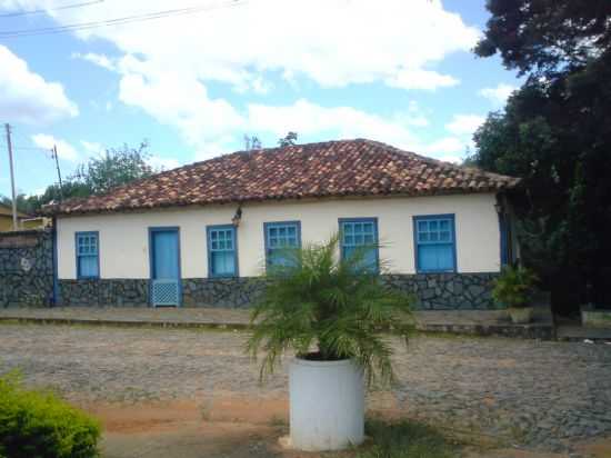 CASA, POR DBORA ROCHA - LAGOA BONITA - MG