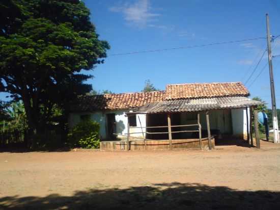 CASA, POR DBORA ROCHA - LAGOA BONITA - MG