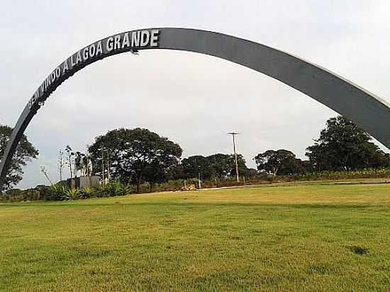 PRTICO DE ENTRADA DE LAGOA GRANDE-FOTO:CARLOS EUGENIO RIBEI - LAGOA GRANDE - MG