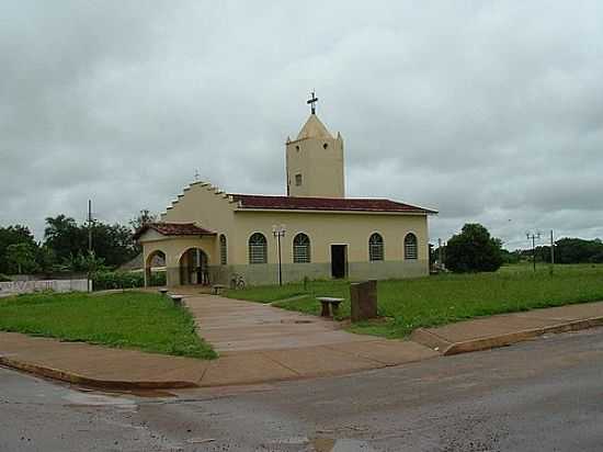 PRAA E IGREJA-FOTO:MONTANHA - LAGOA GRANDE - MG