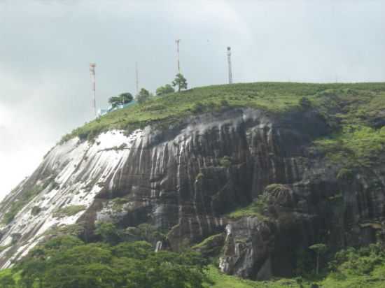 PEDRA DA BALEIA, POR SUILDY BLACK - LAJINHA - MG