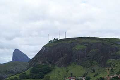 PEDRA DO SANTURIO E PEDRA TORTA - LAJINHA M.G.-FOTO:ELPDIO JUSTINO DE A... - LAJINHA - MG