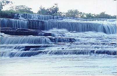 CACHOEIRA DA TAPERA, POR THAIS - LASSANCE - MG