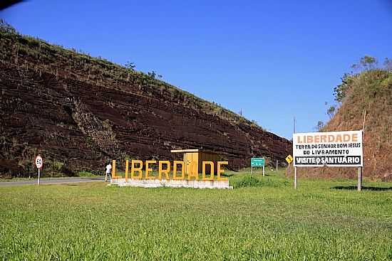 LIBERDADE-MG-TREVO DE ACESSO-FOTO:HALLEY PACHECO DE OLIVEIRA - LIBERDADE - MG