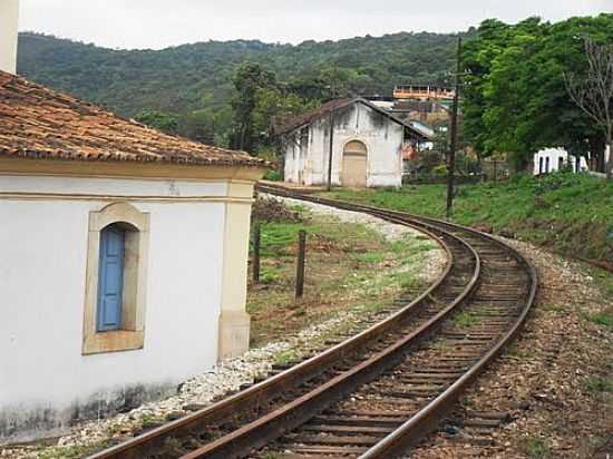 ANTIGA ESTAO FERROVIRIA ATRS DA IGREJA EM LOBO LEITE-FOTO:SOUEXCEL - LOBO LEITE - MG