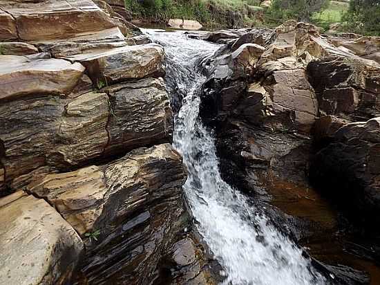 LUMINRIAS-MG-CACHOEIRA-FOTO:ROGRIO SANTOS PEREIRA  - LUMINRIAS - MG