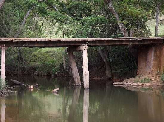 LUMINRIAS-MG-PONTE DE MADEIRA-FOTO:ROGRIO SANTOS PEREIRA - LUMINRIAS - MG