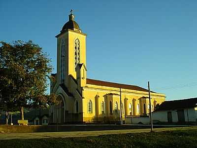 IGREJA DE N.S.DAS CANDEIAS-FOTO:JAIRO SILVA - LUMINOSA - MG