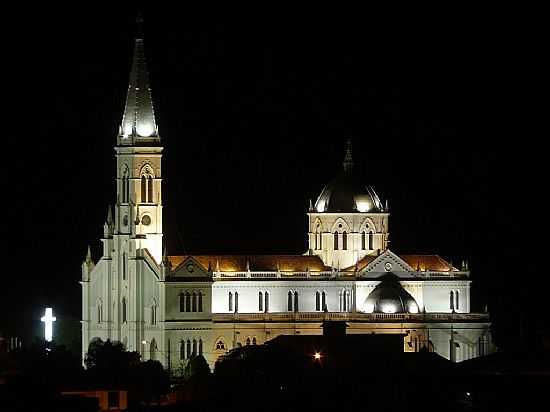 VISTA NOTURNA DA CATEDRAL DE N.SRA.DA LUZ EM LUZ-MG-FOTO:ALTEMIRO OLINTO CRIS - LUZ - MG