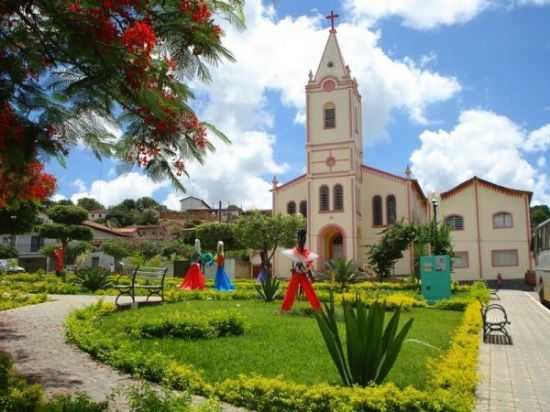 IGREJA MATRIZ, POR JOSE ARCANJO - MACHACALIS - MG