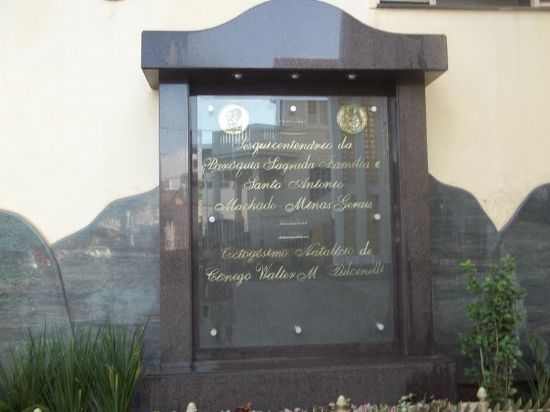 MONUMENTO DE HOMENAGEM AO CNEGO WALTER MARIA PULCINELLI, POR JOSE AUGUSTO BRIGAGO - MACHADO - MG