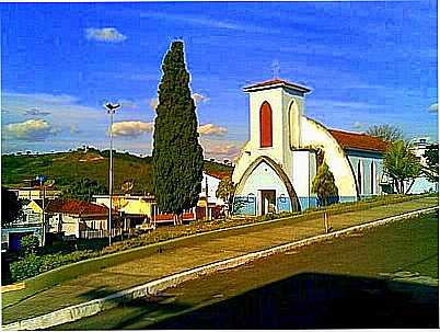 VISTA DA IGREJA POR MELINA ARANTES - MACHADO - MG