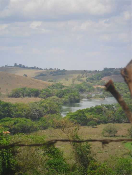 RIO EM MACUCO DE MINAS, POR MARCOS SANTOS - MACUCO DE MINAS - MG