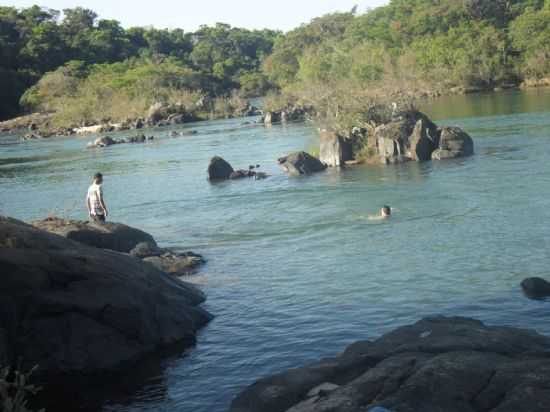 RIO EM MACUCO DE MINAS, POR MARCOS SANTOS - MACUCO DE MINAS - MG