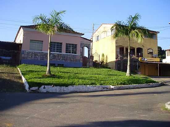 MADRE DE DEUS DE MINAS-MG-COQUEIROS E PRDIO DOS CORREIOS-FOTO:ALEXANDRE FERNANDO - MADRE DE DEUS DE MINAS - MG