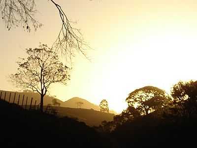 ENTARDECER EM MANTIQUEIRA-FOTO:FPITTELLA  - MANTIQUEIRA - MG