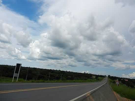 RODOVIA NO POVOADO DE GUA DOCE-BA-FOTO:DIMAS JUSTO - GUA DOCE - BA