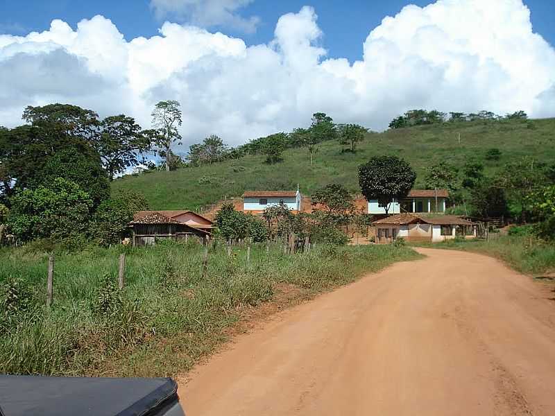 MARILAC-MG-ESCOLA RURAL NO POVOADO DE MUNDO VELHO-FOTO:IZAIDES - MARILAC - MG