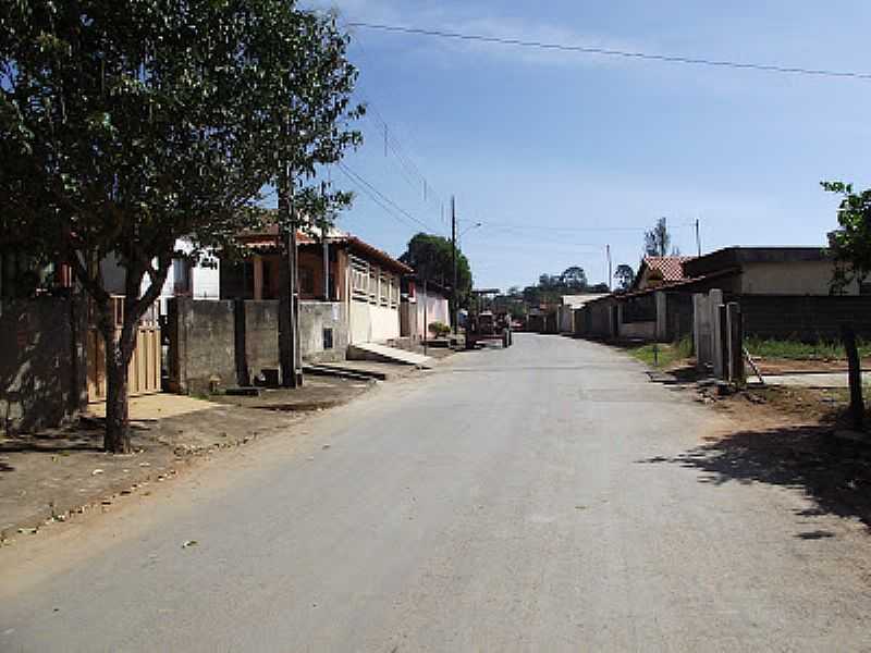 MARILNDIA-MG-RUA DA CIDADE-FOTO:THYMONTHY BECKER - MARILNDIA - MG