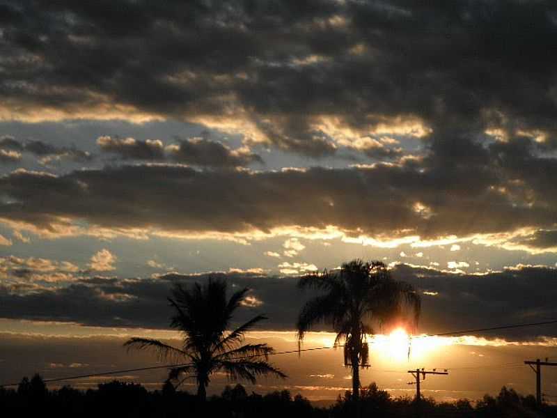 FIM DE TARDE EM MARILNDIA  - POR LEONARDO DIAZ  - MARILNDIA - MG