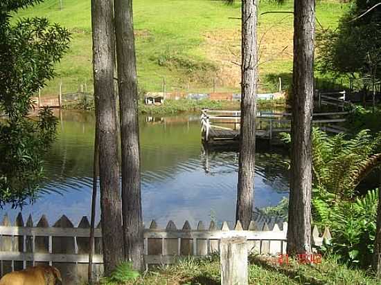 MARMELPOLIS-MG-LAGO NO STIO SO LOURENO-FOTO:CESAR RIBEIRO JR. - MARMELPOLIS - MG