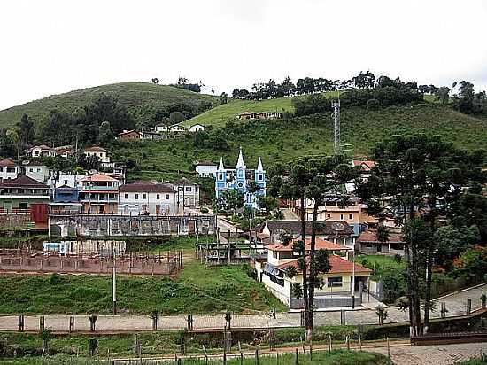 MARMELPOLIS-MG-VISTA DA IGREJA COM A SERRA AO FUNDO-FOTO:CESAR RIBEIRO JR. - MARMELPOLIS - MG