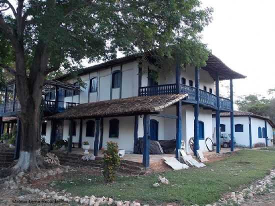 CASARO SITUADA NO POVOADO DE QUEIROZ EM MATEUS LEME, POR ISA - MATEUS LEME - MG