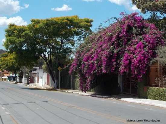 RUA JOAQUIM AGUIAR EM MATEUS LEME, POR ISA - MATEUS LEME - MG