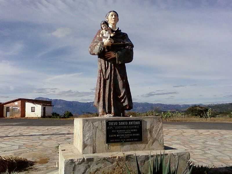 MATO VERDE-MG-IMAGEM DE SANTO ANTNIO NO TREVO DE ACESSO-FOTO:RMULO HENOK - MATO VERDE - MG