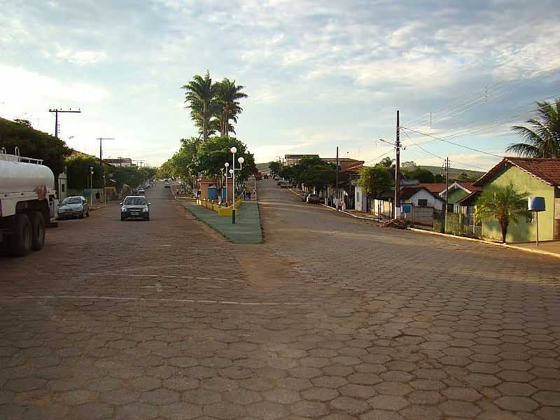 MEDEIROS-MG-AVENIDA DE ENTRADA-FOTO:JAIRO NUNES FERREIRA - MEDEIROS - MG