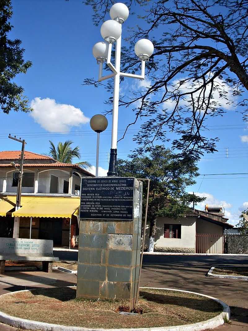 MEDEIROS-MG-MONUMENTO AO SISTEMA ELTRICO-FOTO:JLIO VITAL - MEDEIROS - MG