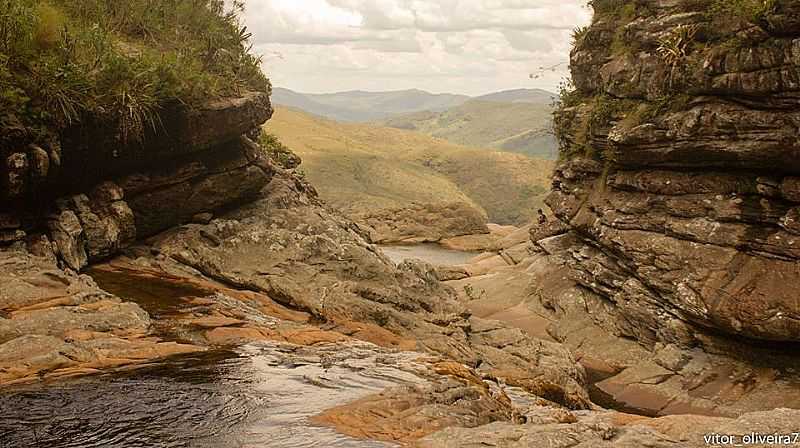 MILHO VERDE-MG-CACHOEIRA E FORMAES ROCHOSAS-FOTO:FACEBOOK - MILHO VERDE - MG