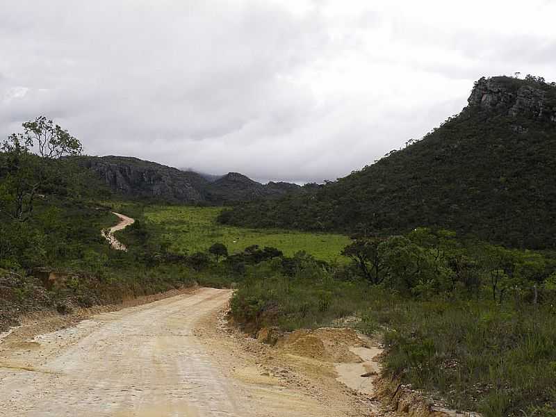 MILHO VERDE-MG-ESTRADA DE TERRA-FOTO:JOSE GUSTAVO ABREU MURTA - MILHO VERDE - MG