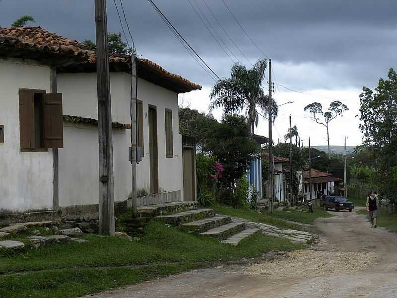 MILHO VERDE-MG-RUA DA CIDADE-FOTO:JOSE GUSTAVO ABREU MURTA  - MILHO VERDE - MG