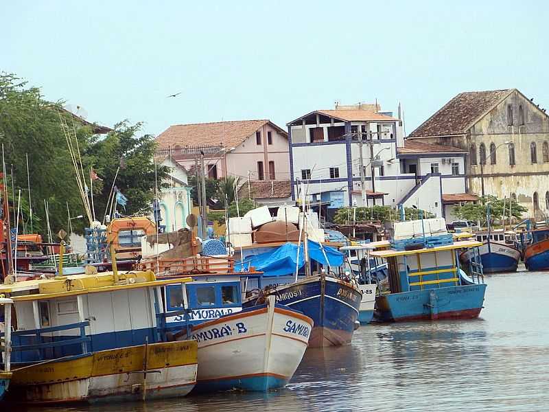 ALCOBAA-BA-BARCOS DE PESCA-FOTO:MILTON BRIGOLINI NEME - ALCOBAA - BA
