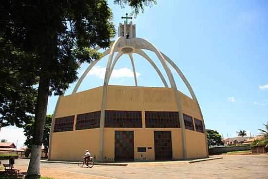 IGREJA MATRIZ EM MOEMA-FOTO:P.A.MAAS - MOEMA - MG