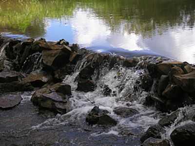 RIO POES - MONTALVNIA - MG